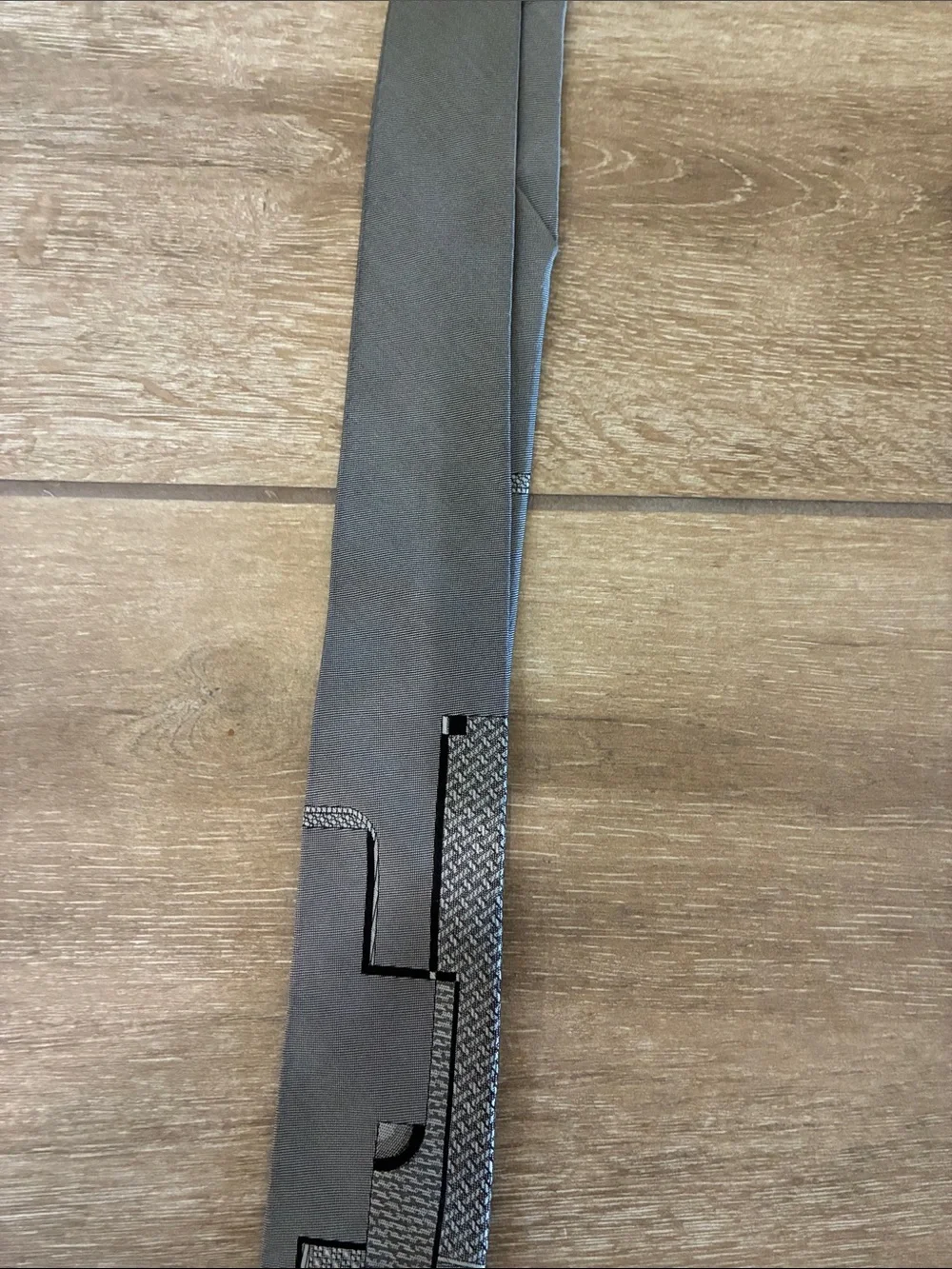 Vintage Men's Textured Gray Thin Tie with Subtle Pattern Detail